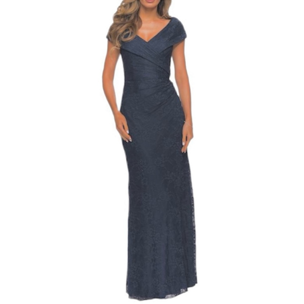 LA FEMME Lace Portrait Neck Floral Floor Length Trumpet Gown NEW Size 4 Navy